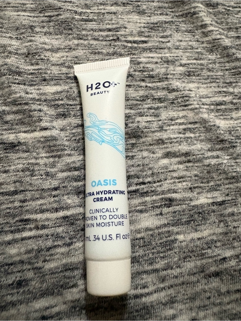 Oasis Ultra Hydrating Cream — White/Light Blue